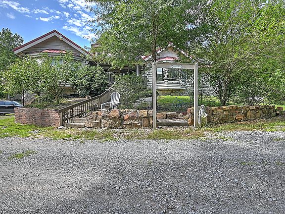 3rd image of 119 Serenity Springs Way