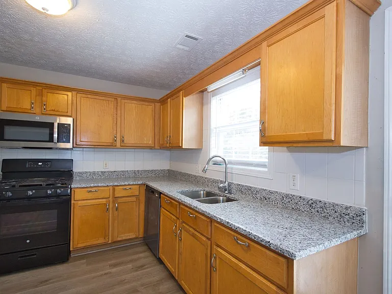 3292 Shady Valley Ct — Photo 17