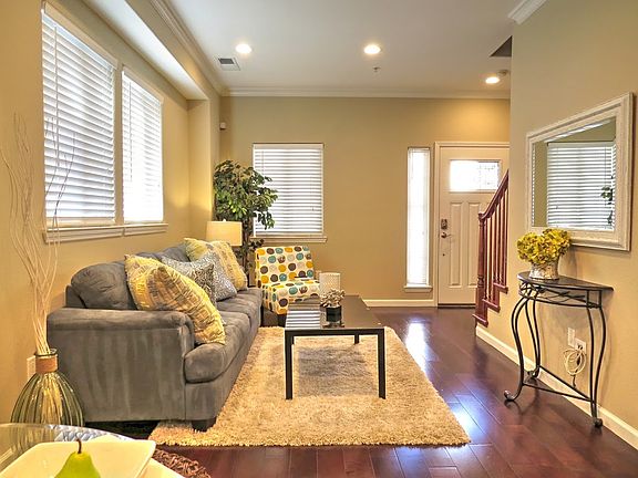 3rd image of 718 Paula Ct