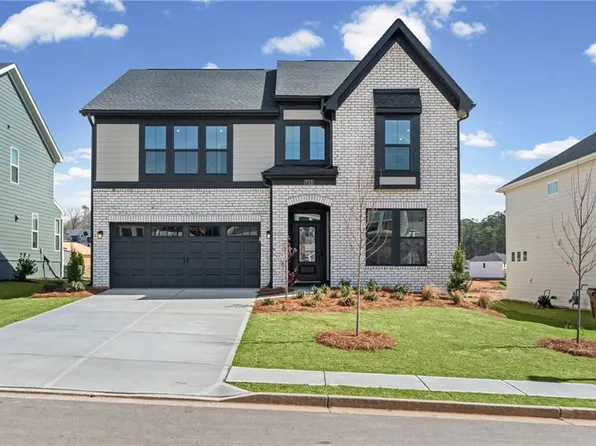 713 Crystal Lake Pkwy, Hoschton, GA 30548