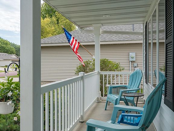 3rd image of 129 Cameo Ln
