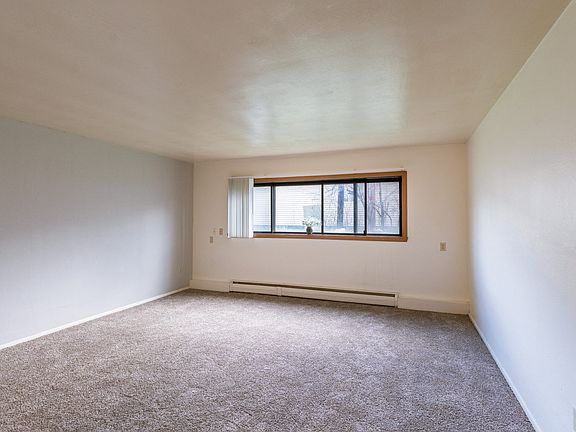 Fargo, ND Spring Apartments | Living