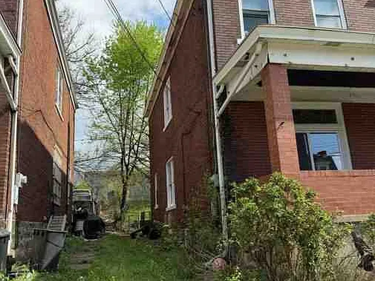 757 Franklin Ave — Photo 13