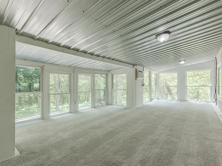 343 Meadowview Dr — Photo 10