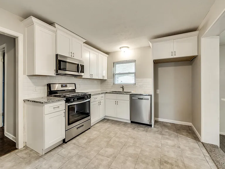 2536 Maverick Ave — Photo 7