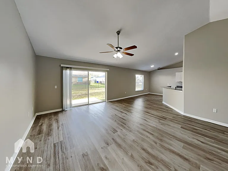 3189 Thoroughbred Loop N — Photo 4