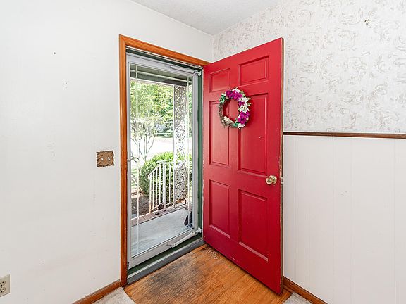 5th image of 210 Farm Rd