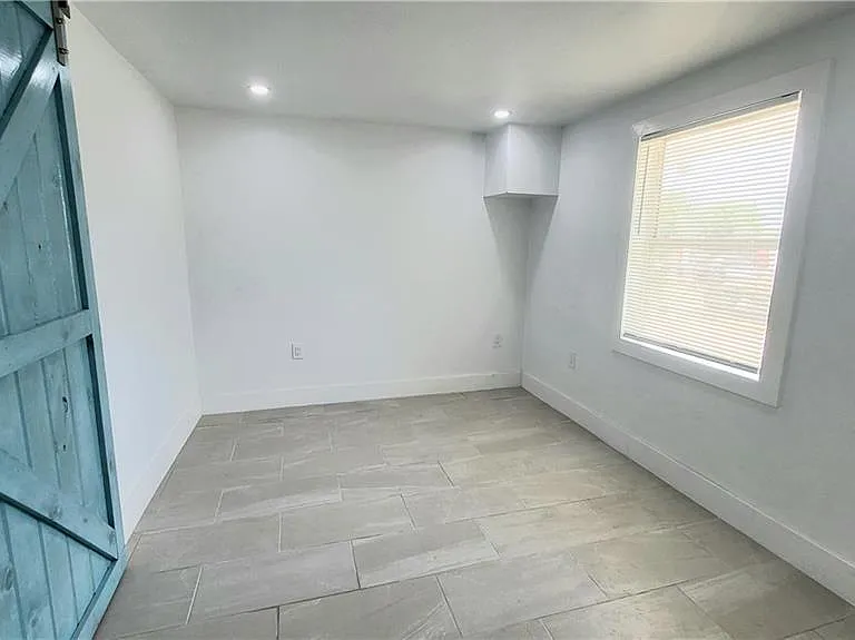 10671 Hampton St — Photo 10