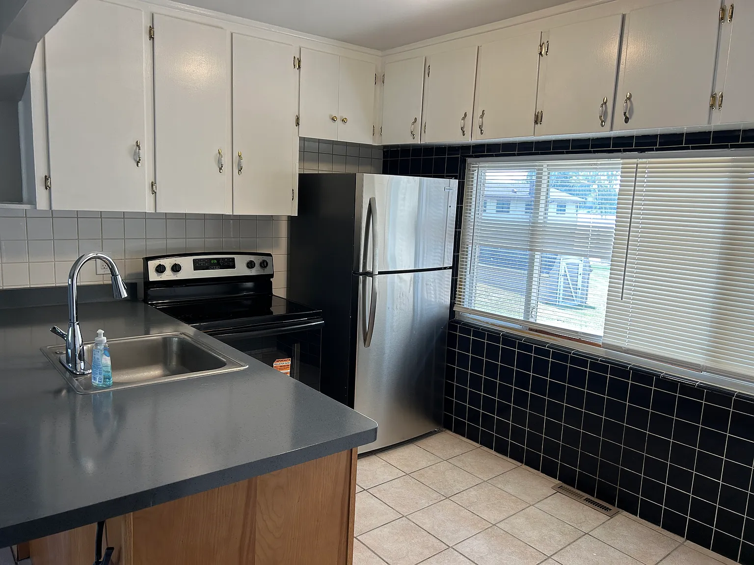 8200 Woodland Shore Dr — Photo 3