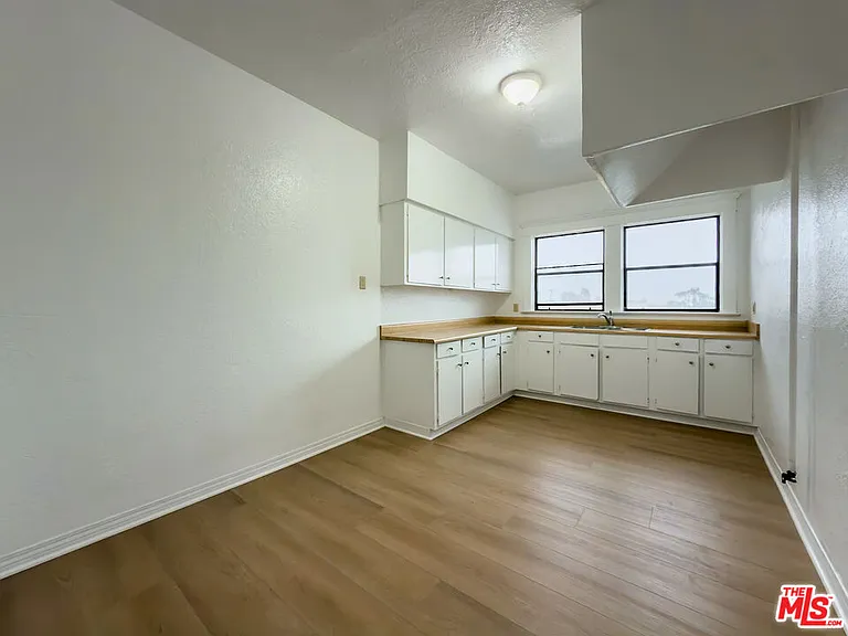 4367 S Van Ness Ave #4 — Photo 14