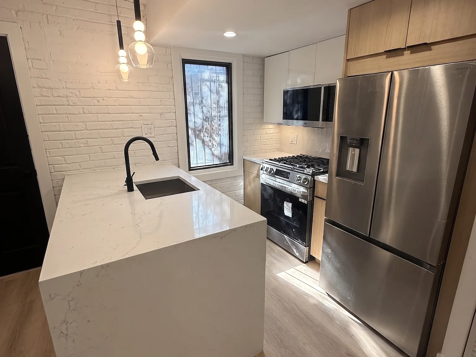 2 bed, 800 sqft, $2,750 — Photo 2
