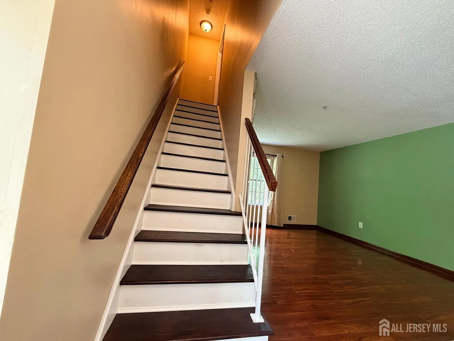2 bed, 2.0 bath, 1276 sqft, $2,700 — Photo 3