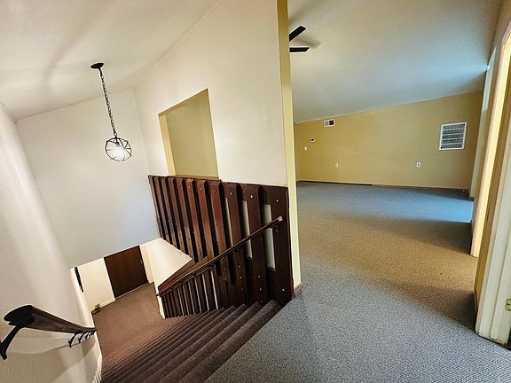 entrance/stairs