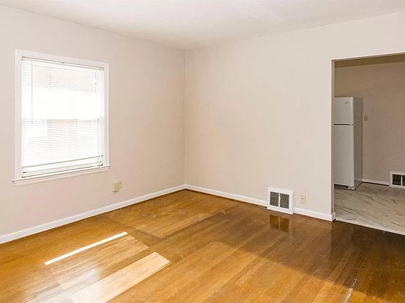3rd image of 1118 Cooper Dr #3