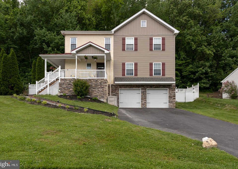 1st image of 21 Hillcrest Dr