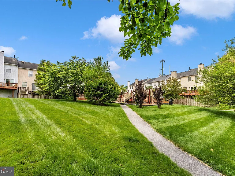 7115 Oberlin Cir — Photo 47