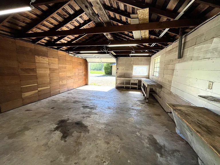 488 Sea Ave — Photo 25