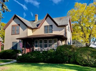 318 S 7th St, Dekalb, IL 60115