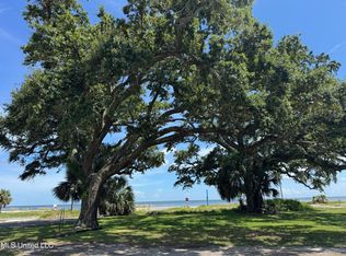 640 16th St, Gulfport, MS 39507