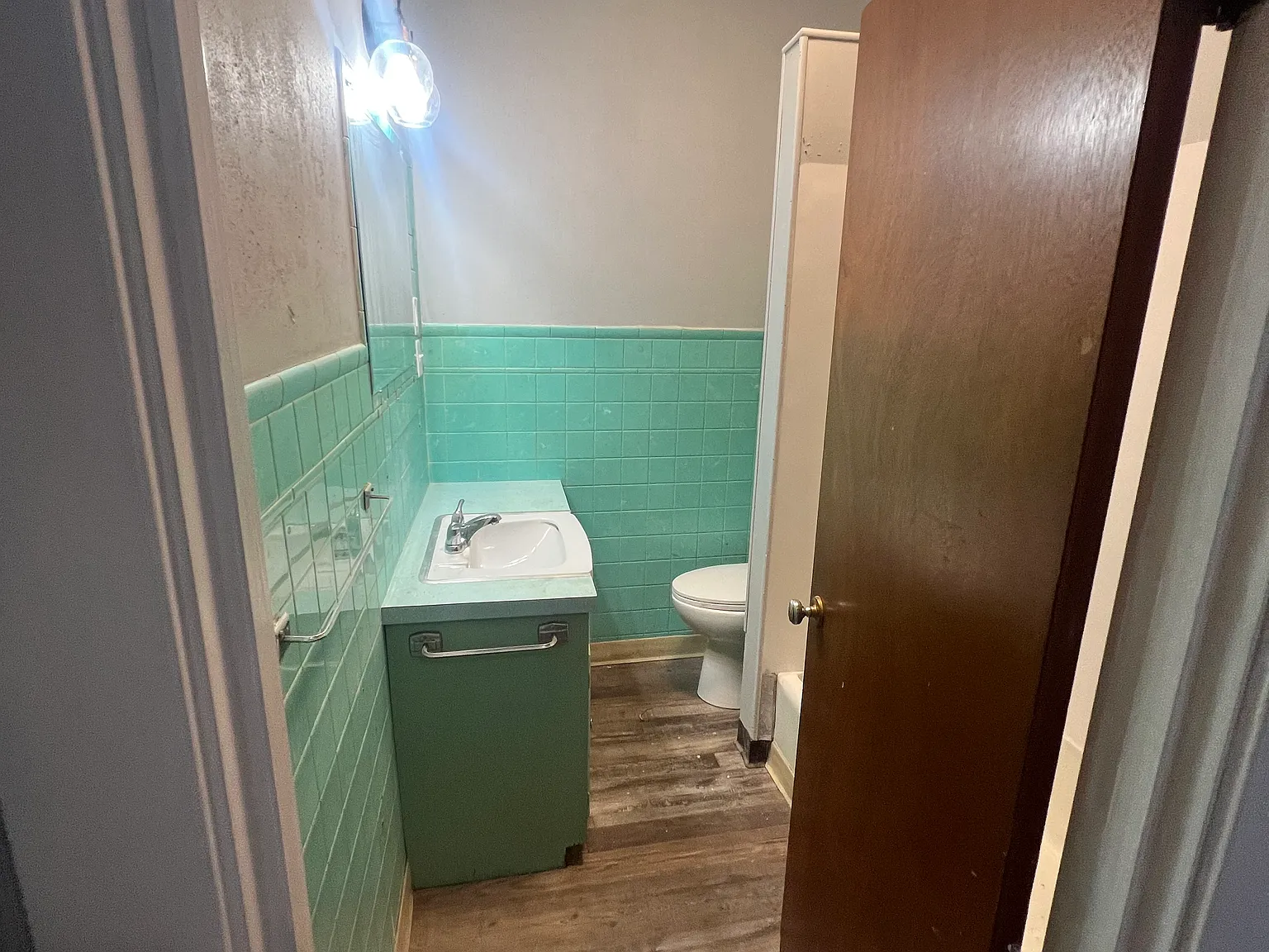 110 W Perry St — Photo 4