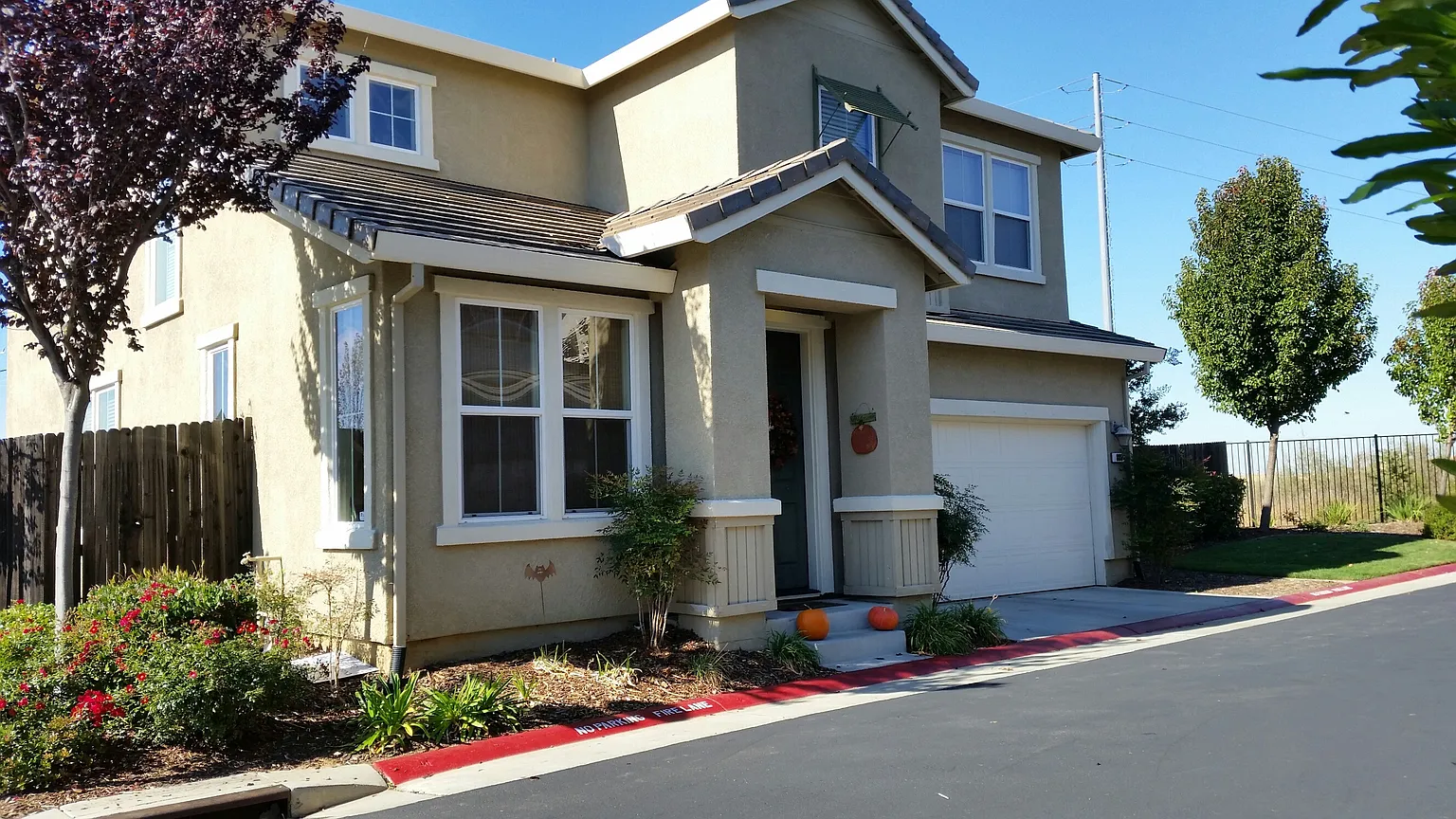 886 Courtyards Loop photo 1