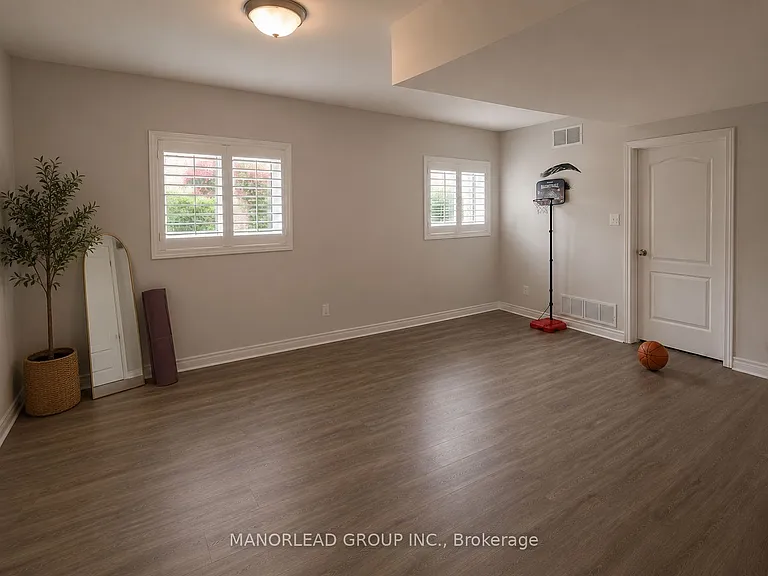 195 Alfred Smith Way — Photo 17