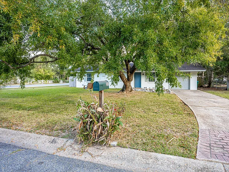 201 Audrey Cir — Photo 46