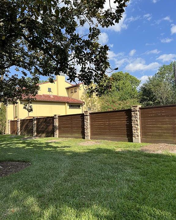 1st image of 5207 Loch Lomond Dr