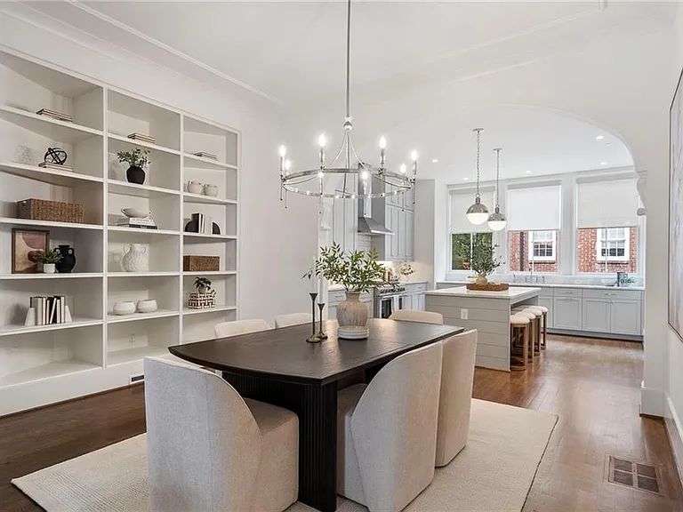 2711 Southwell St NE — Photo 2