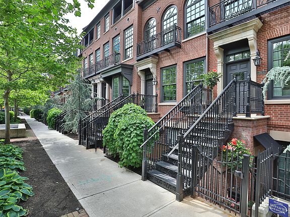 3rd image of 294 1/2 E Gay St #Townhouse 47