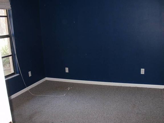 4th image of 2005 Poplar Ct