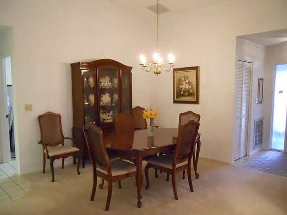 5th image of 308 Persimmon St