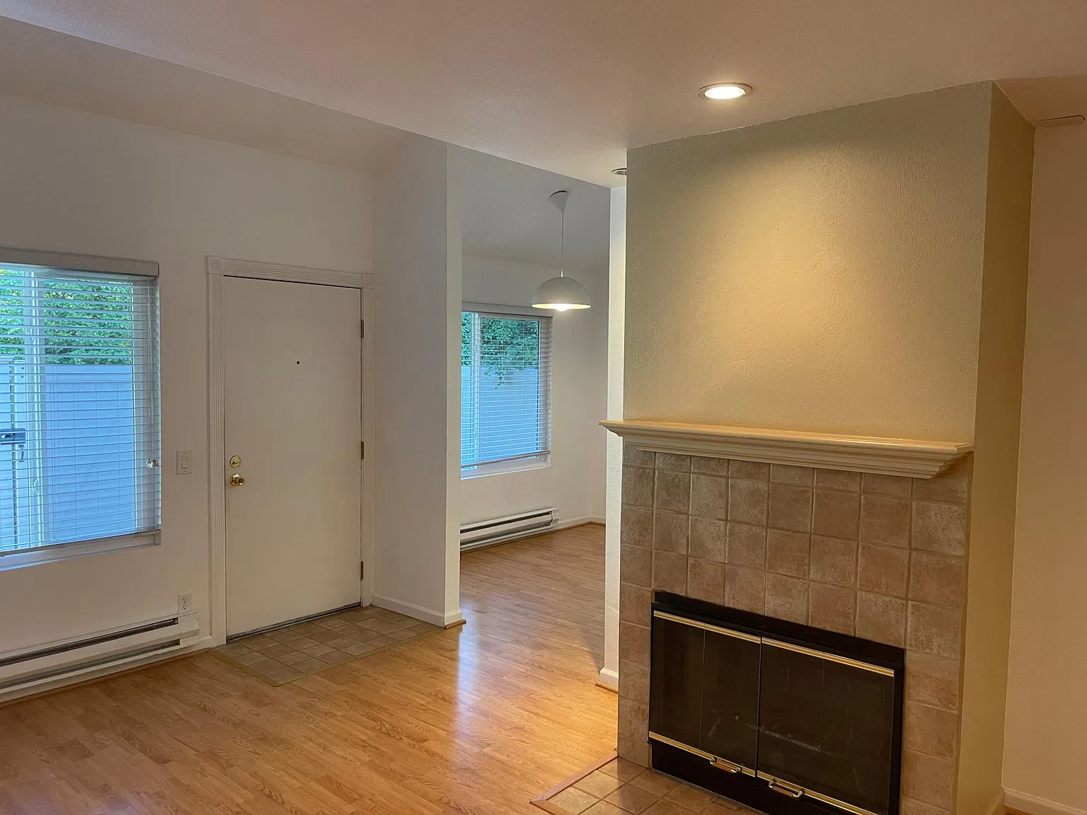 2 bed, 1.5 bath, 1069 sqft, $2,525 — Photo 2