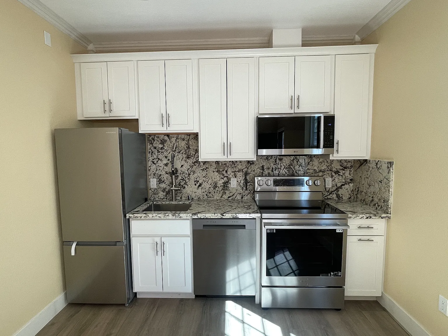Studio, 350 sqft, $2,000 — Photo 2