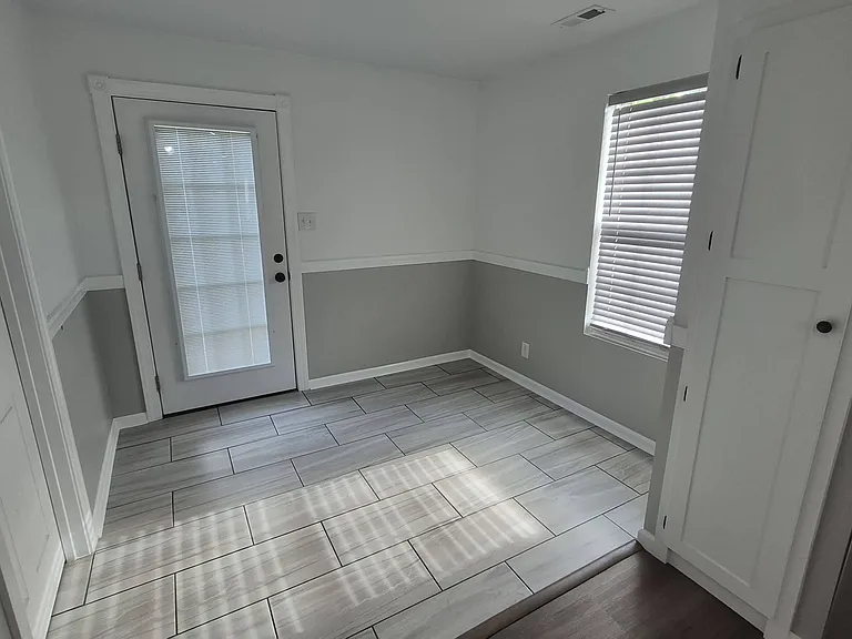 139 E South St — Photo 11