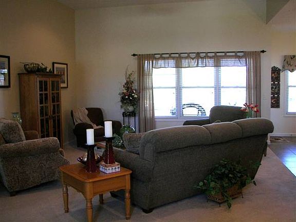 2nd image of 581 Birch Ct