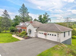 748 Old Best Rd, West Sand Lake, NY 12196