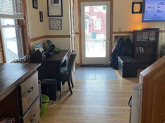 4th image of 615 Knox St
