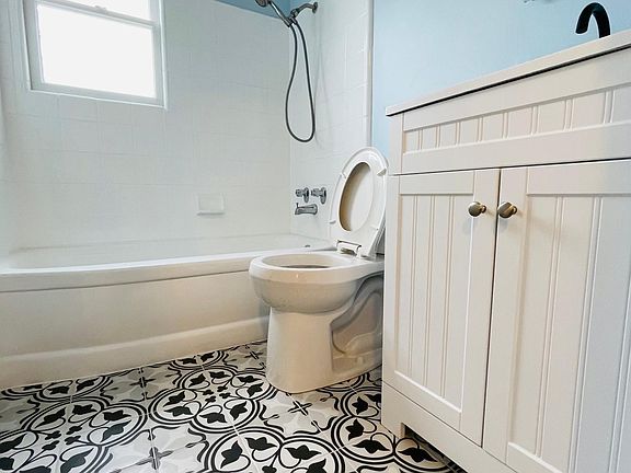 3rd image of 549 Mayellen Ave