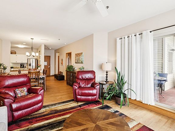 4th image of 301 Harbour Town Dr APT 225