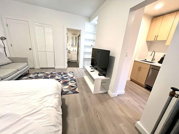 5th image of 1075 Ofarrell St #1A