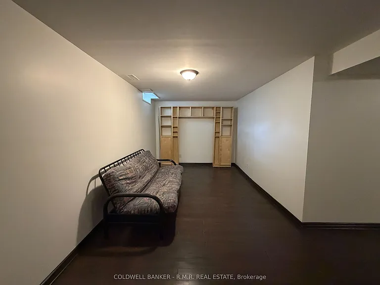 75 Margaret Graham Cres — Photo 27