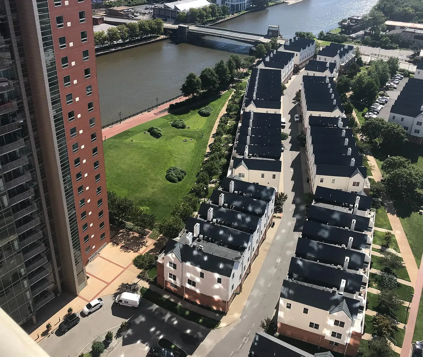 2 bed, 1100 sqft, $2,500 — Photo 3