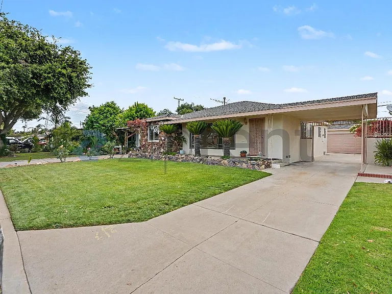 7343 Cloverlawn Dr — Photo 3