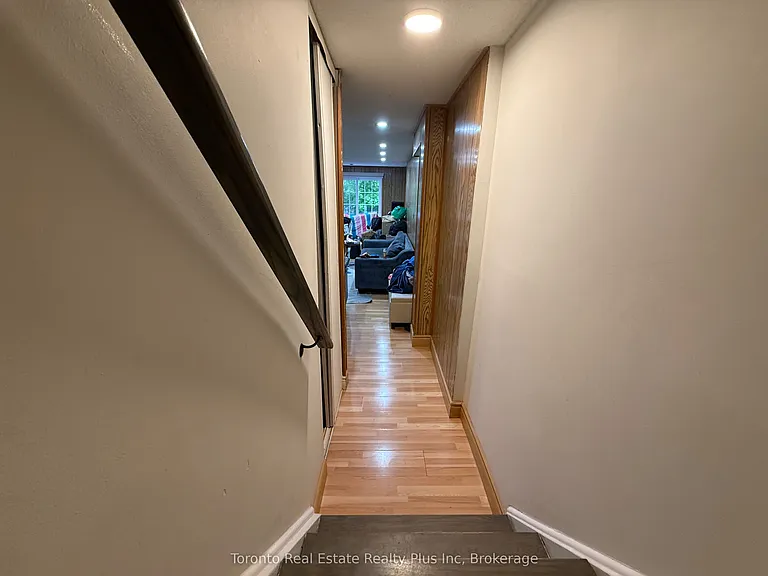 130 Ashurst Cres — Photo 19