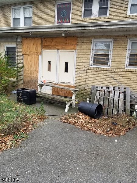 2nd image of 93 Girard Pl