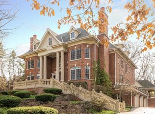 646 Riford Rd, Glen Ellyn, IL 60137