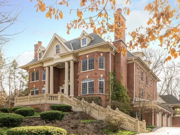 646 Riford Rd, Glen Ellyn, IL 60137