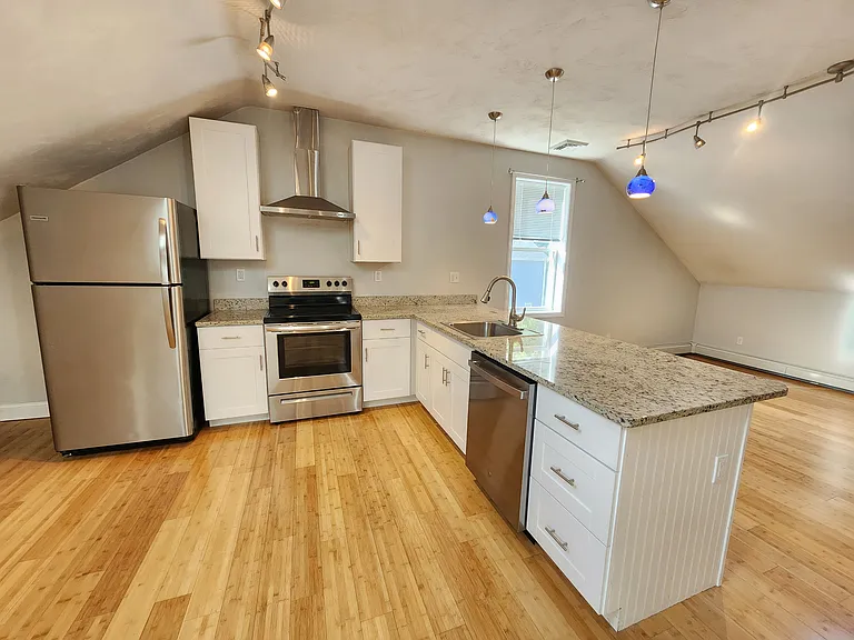 93 1st St #5 — Photo 3