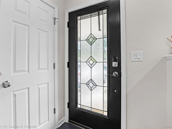 3rd image of 18285 Outer Dr